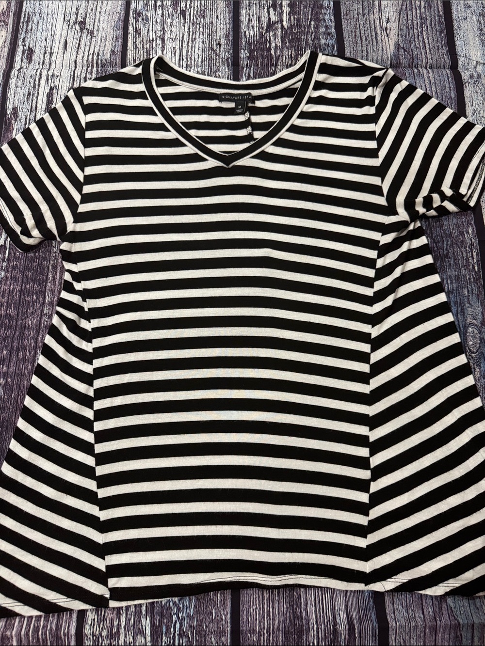 Signature Studio Black and White Striped V-Neck Short Sleeve Top
